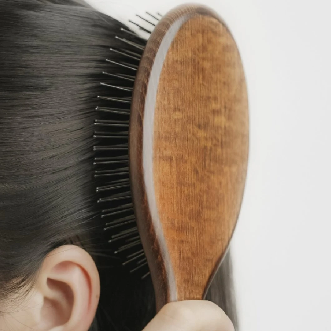 每天按摩頭皮能回春!髮型師都在用「頭皮按摩梳」推薦!趙露思每天梳100下,抗老還能養出神髮量