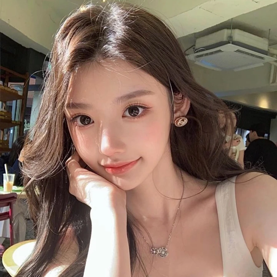 Photo by HAUM 하움 in 하움 Haum with @haum_seoryeong. May be an image of one or more people, hair and text.