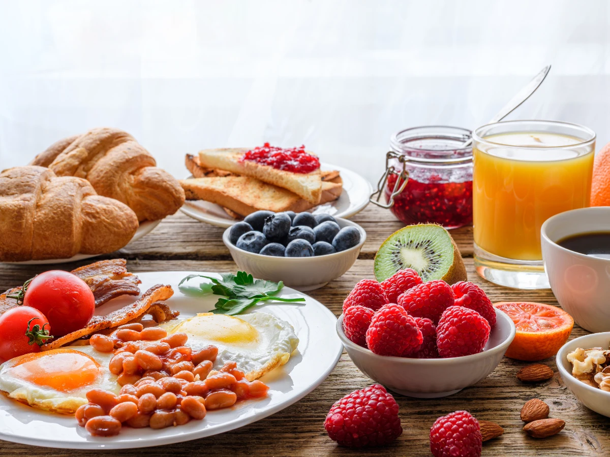 早餐才剛吃完就餓？血糖波動大惹禍！選這 3 類食物吃飽又健康