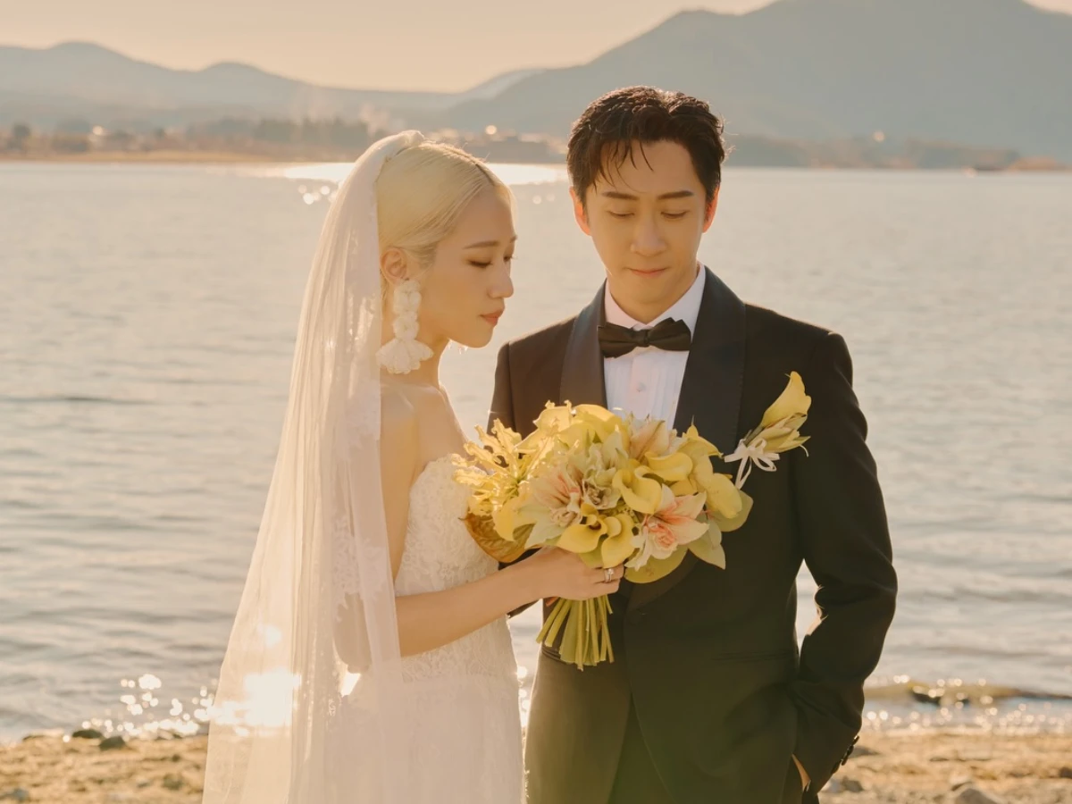 兩人到富士山拍婚紗照