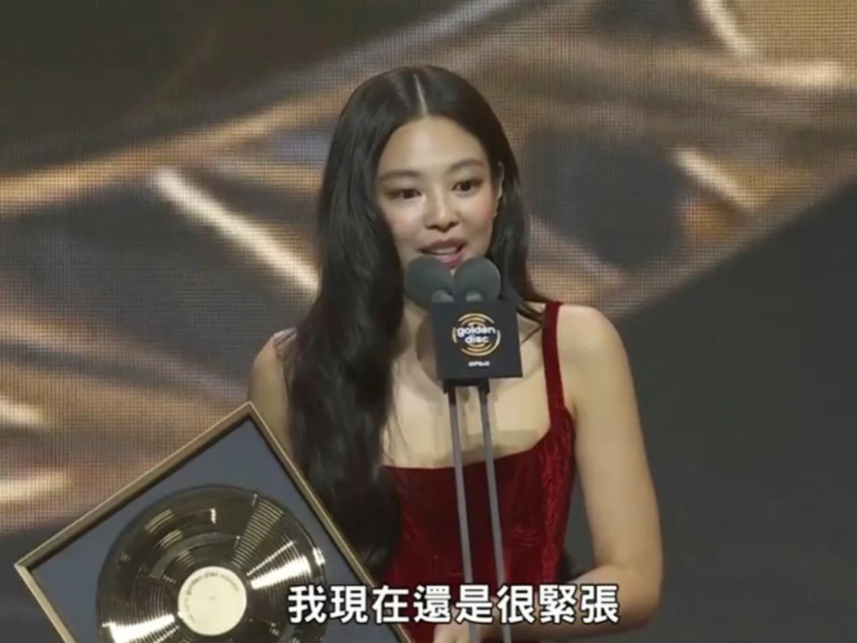 Jennie接連上台，隔空喊話BLACKPINK成員