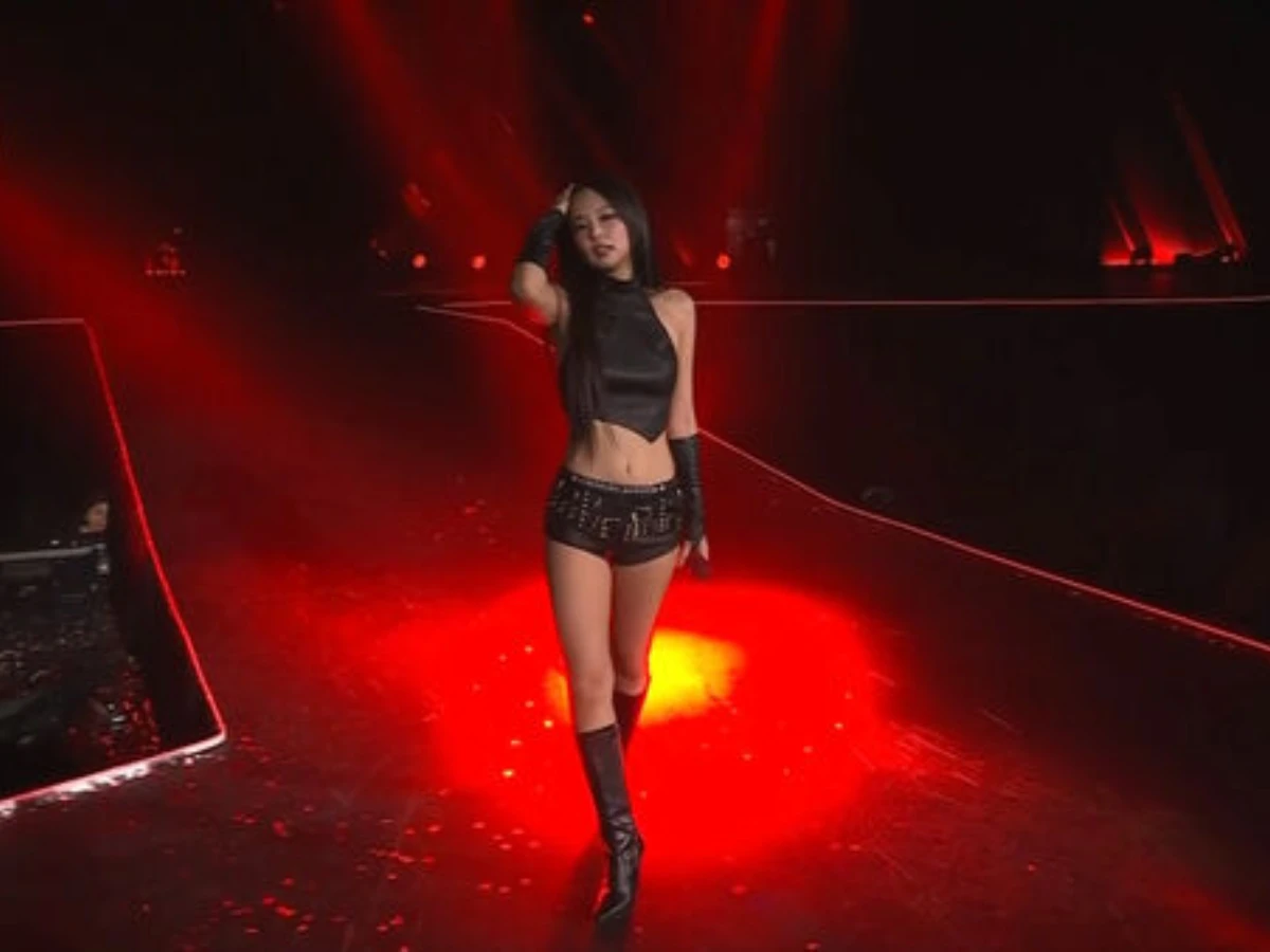 Jennie才剛表演完就奪年度藝人大賞