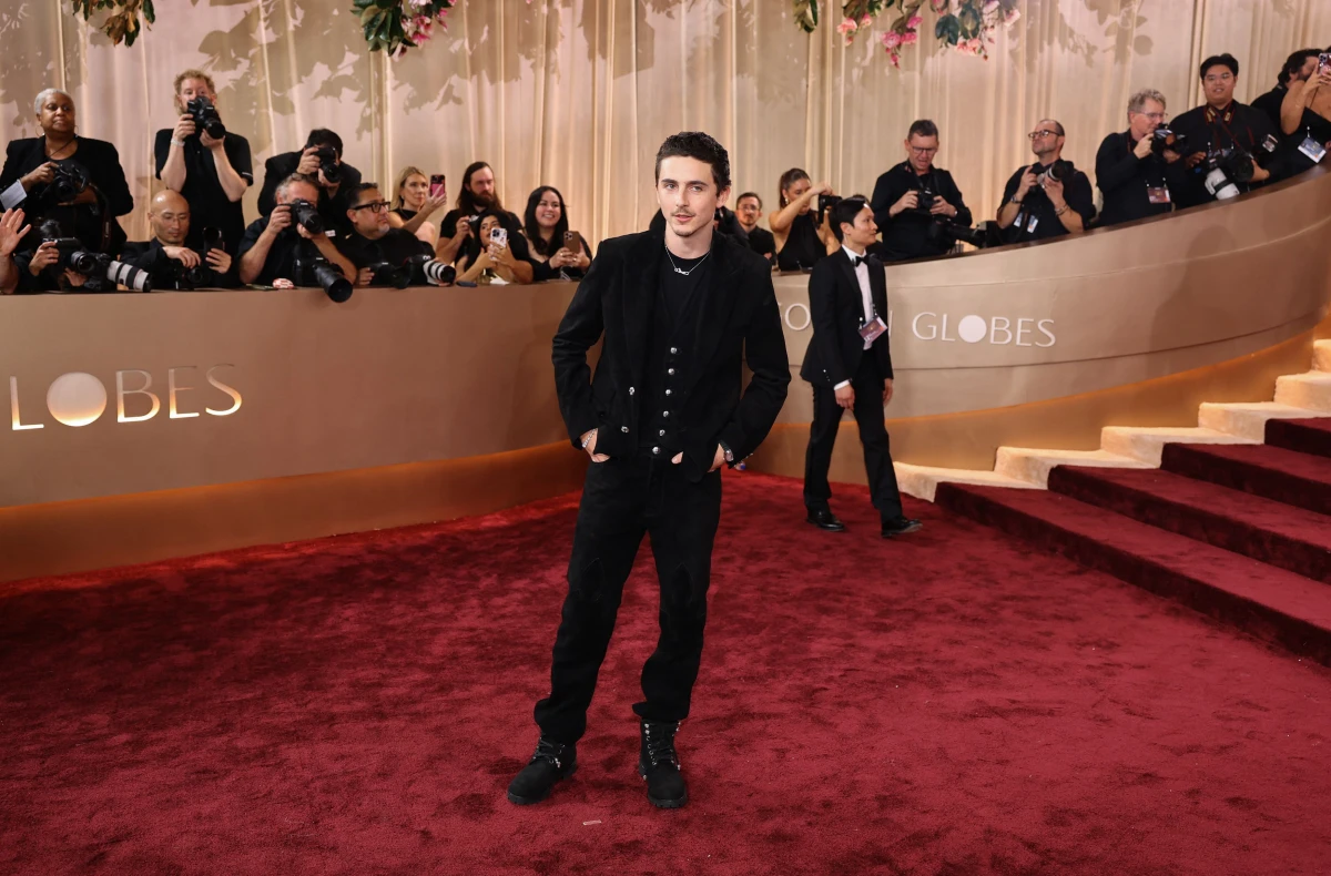 Jennie 金唱片全身克羅心訂製服