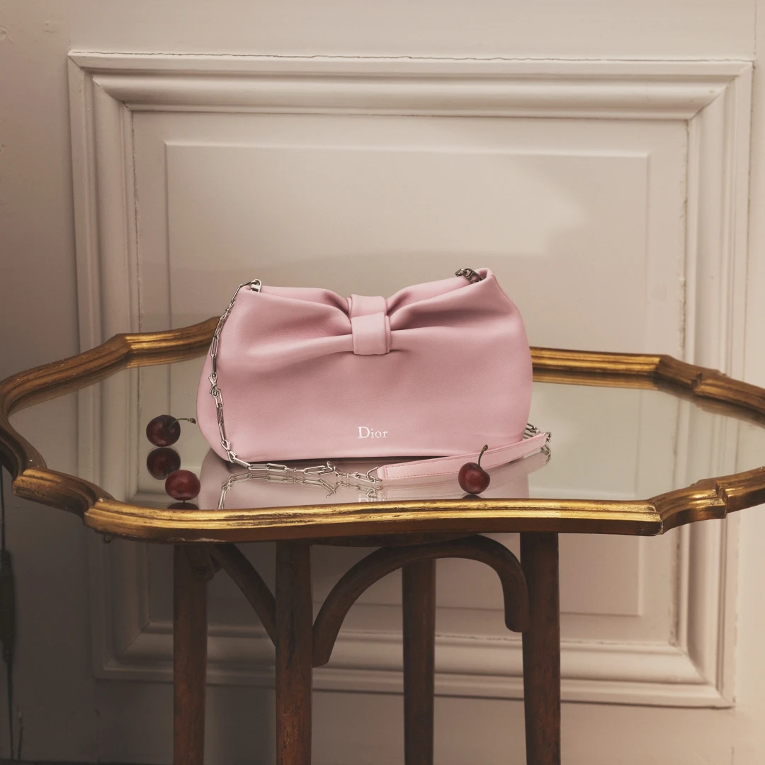 Dior 2026 春夏亮點：幸運草設計招好運？泰星LingOrm同款Dior bow實體太美