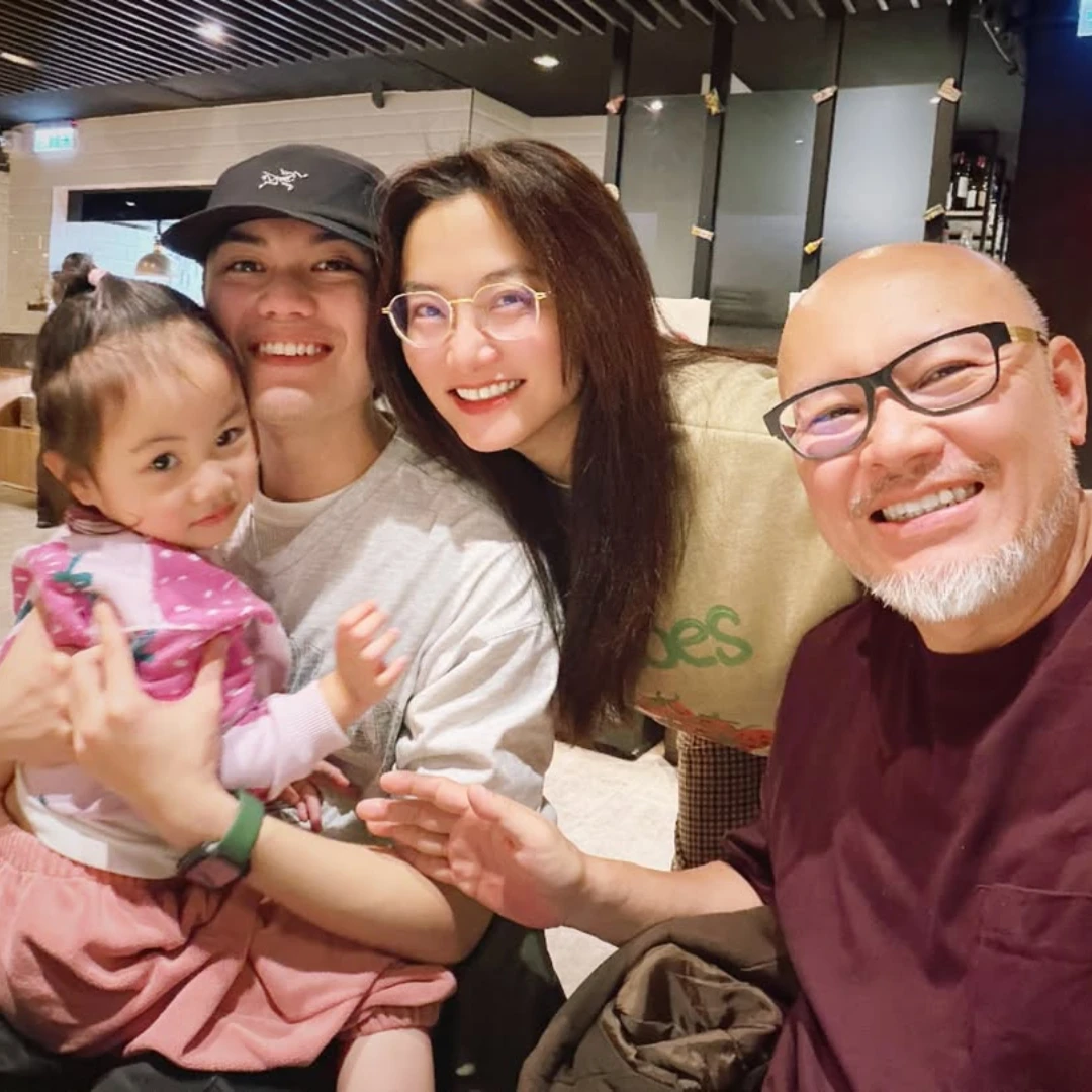 女兒吃飯坐不住「吃一口跑三圈」超崩潰！趙小僑曝2招教會典典：十分感動