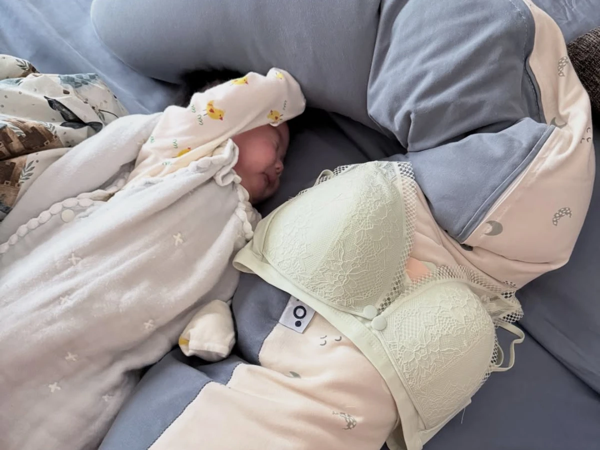 玉兔曝把胸罩放在女兒身邊能安撫嬰兒