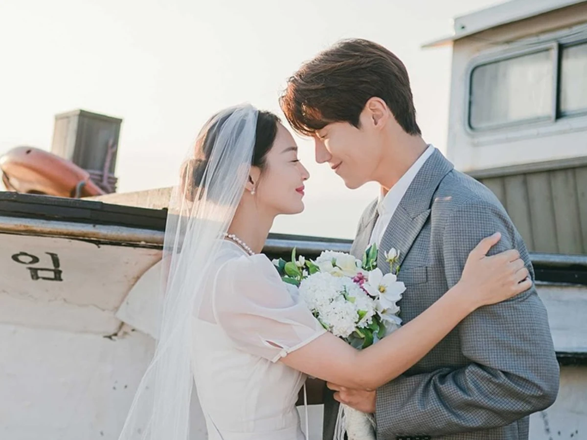 金宣虎必看韓劇推薦5.《海岸村恰恰恰》