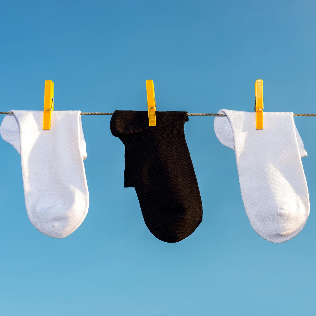 襪子洗錯細菌暴增 3 倍！醫師警告：反過來洗才對，防香港腳、腳臭必學 4 招