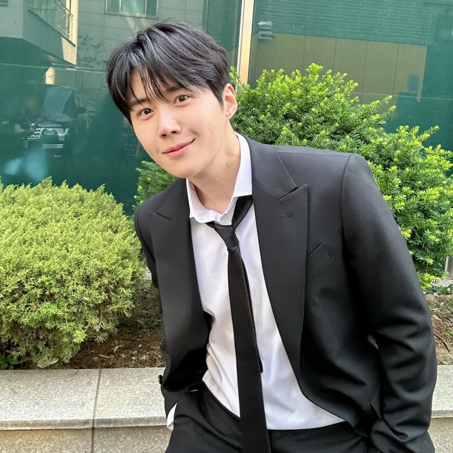 Photo shared by 김선호 on August 13, 2024 tagging @disneypluskr.