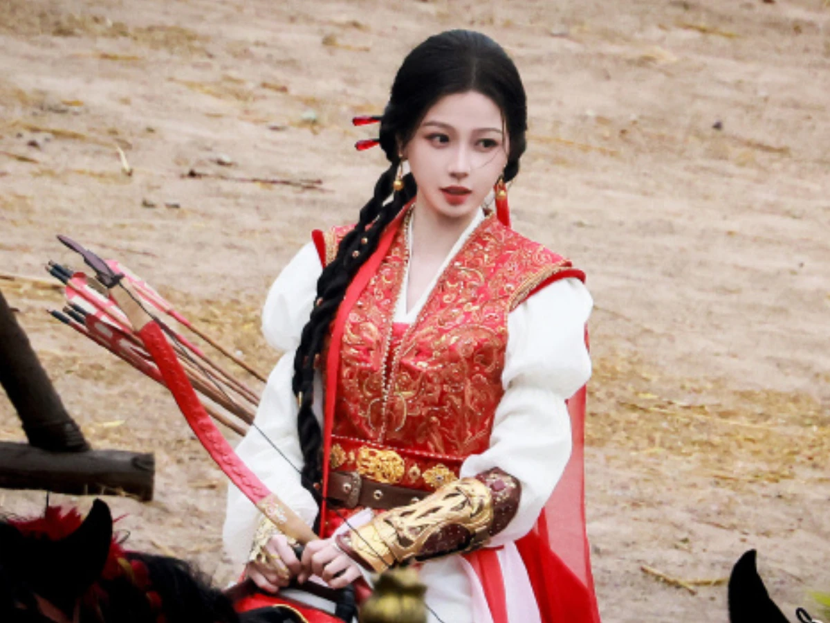 劇情亮點4.「紅衣策馬」路透爆火登熱搜