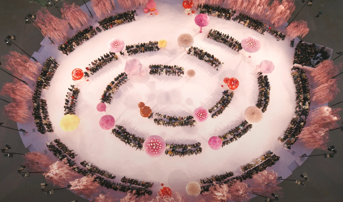 CHANEL  2026 春夏高級訂製服大秀，透明11.22經典包主打「零容量」