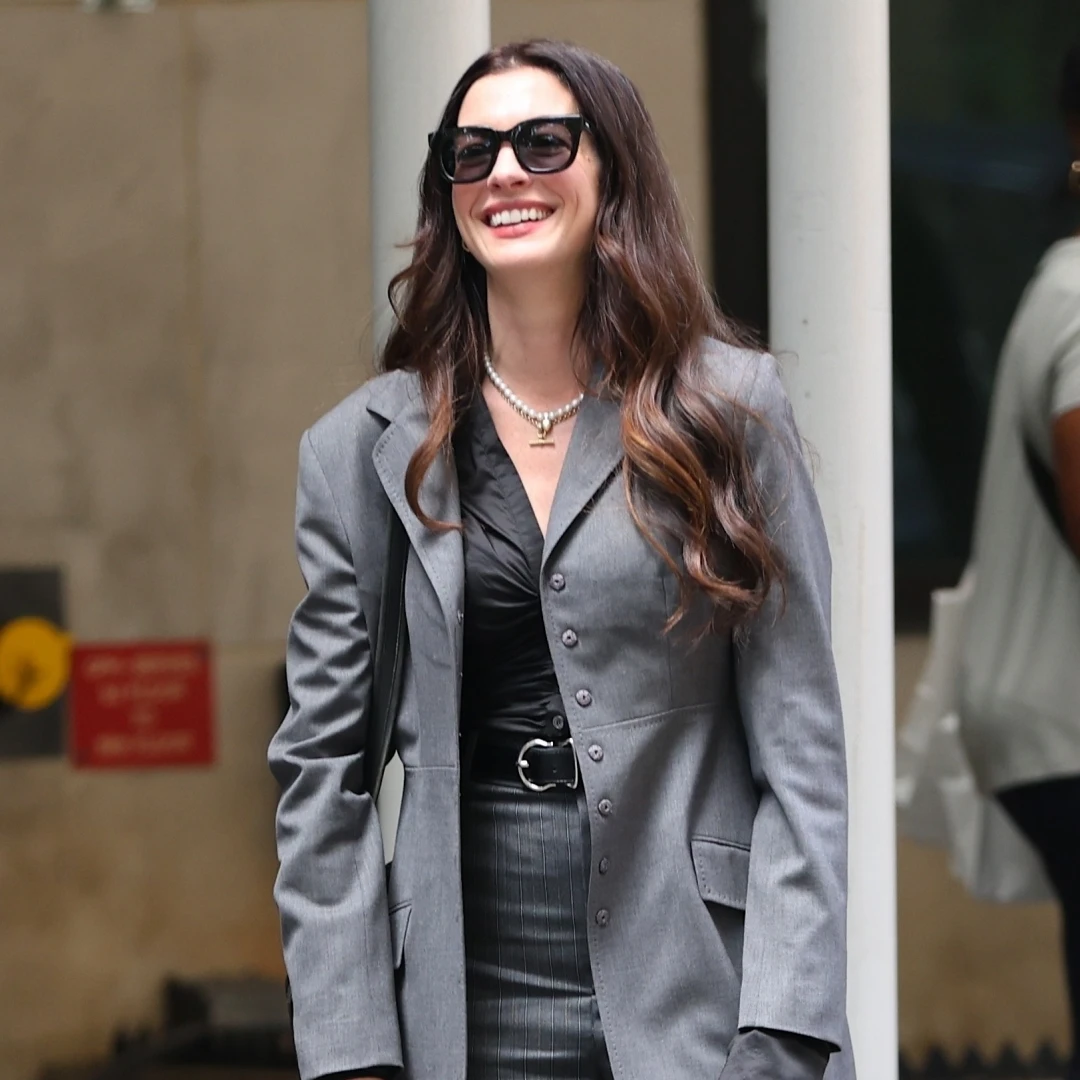 《穿著Prada的惡魔2》安海瑟薇珍珠項鍊焊上身太百搭！職場珍珠這樣戴官運亨通，尺寸這樣挑