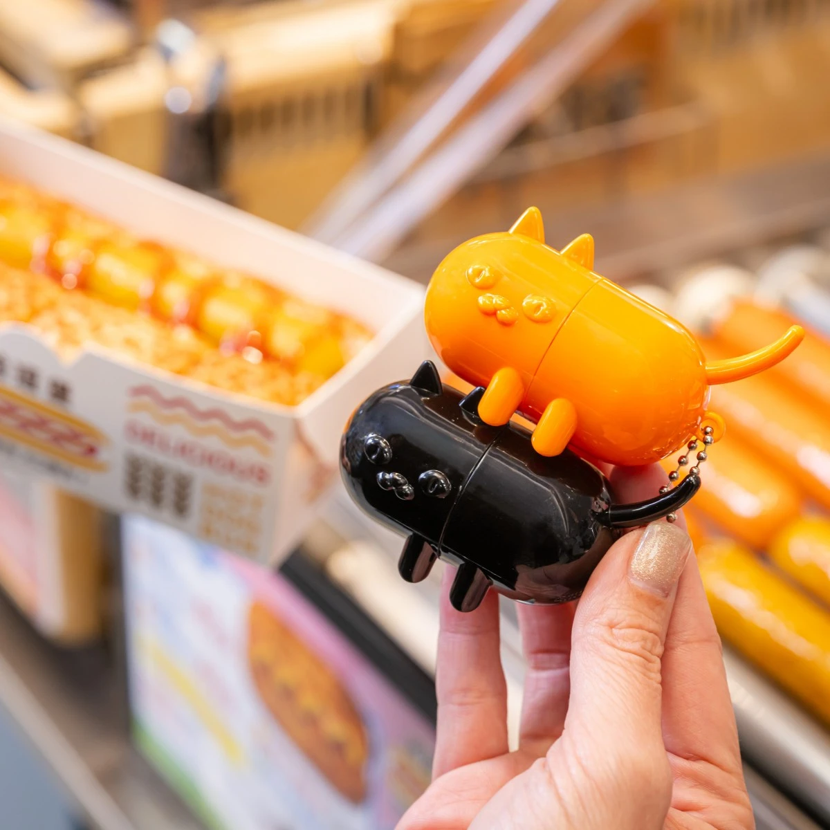 全家爆紅「熱狗變熱貓」吊飾怎麼買？主子瘋搶「貓咪制服」？貓之日7-11推貓福珊迪杯塞