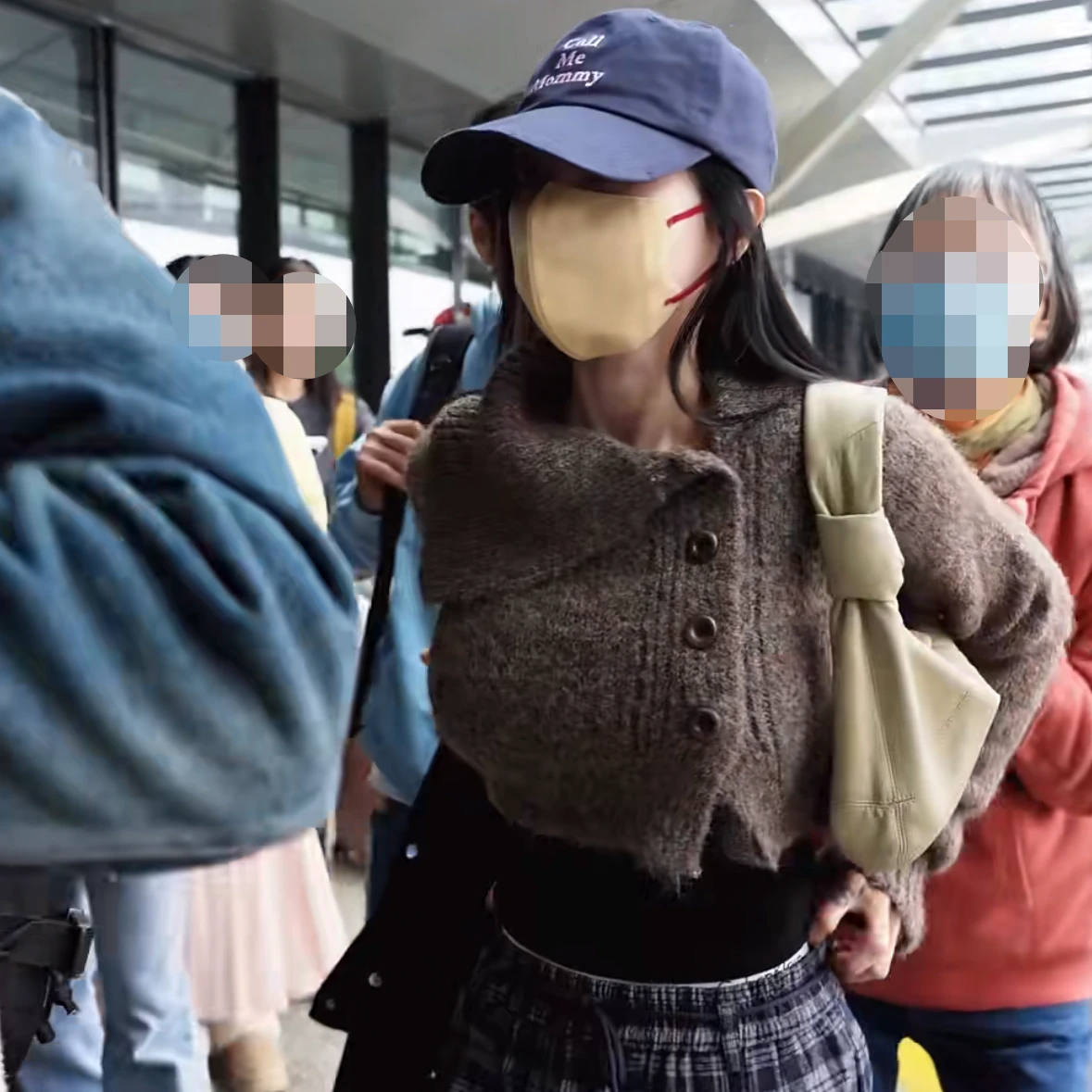 蔡依林改揹「幸運可頌包」低調又耐看，打敗LEMAIRE 牛角包成為韓妞新寵！