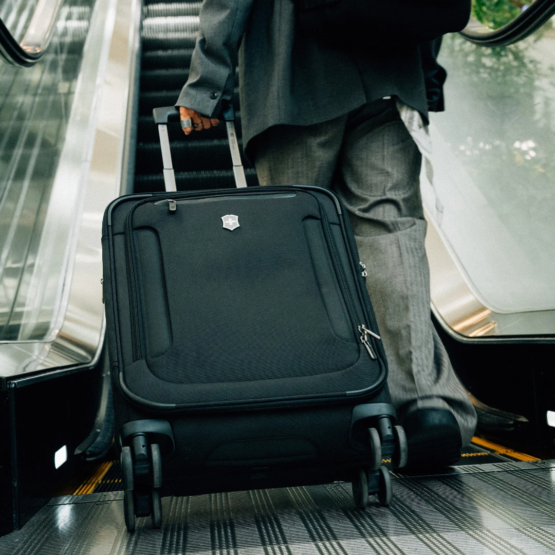 行李箱一出國就摔壞？地勤推「耐用行李箱3要素」，航空公司提醒：黑色最常不見