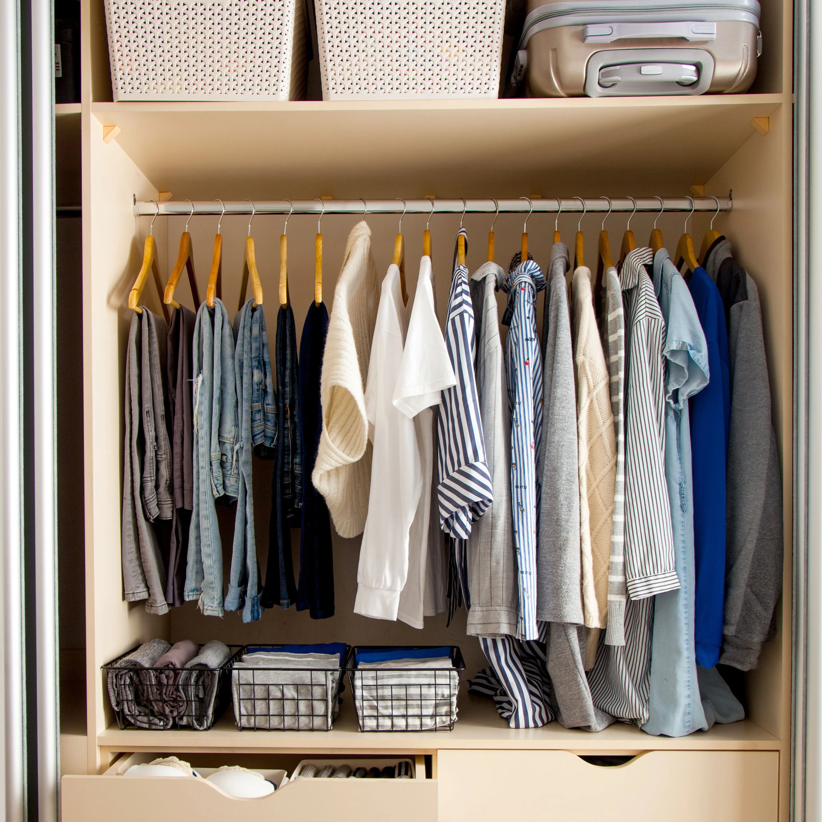 整理專家教斷捨離「反掛衣架法」是什麼？有效清空衣櫃30%以上！過年大掃除必學