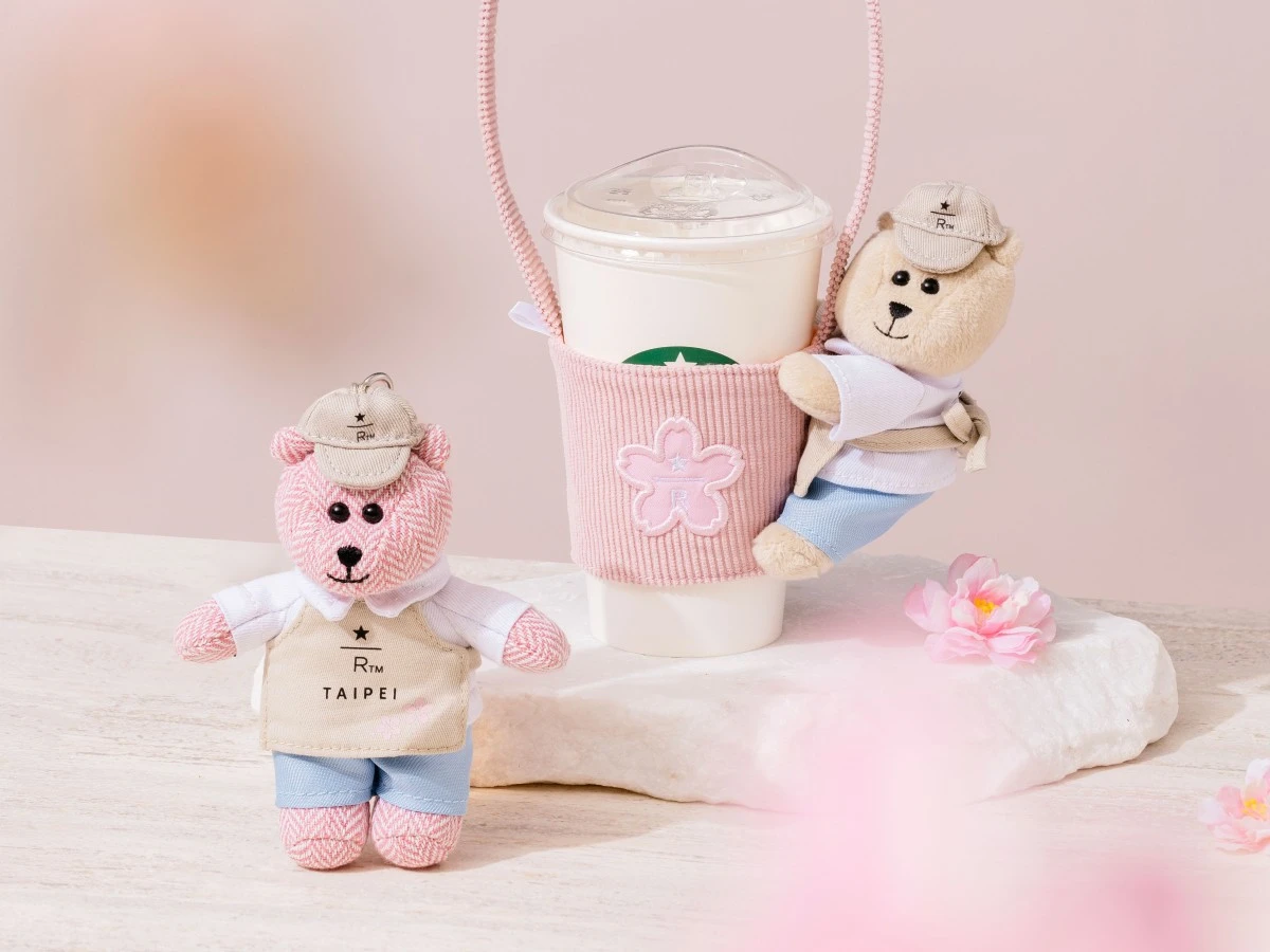 星巴克典藏DREAM PLAZA台北門市亮點商品推薦，以春日櫻花為靈感推出的「櫻花典藏MINI熊寶寶」