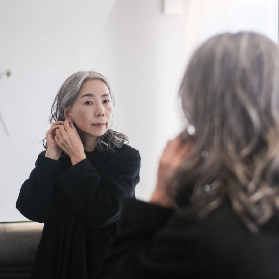 Photo shared by クウネル on February 07, 2026 tagging @yukohirose19. May be an image of one or more people, braids, makeup, mirror and text.