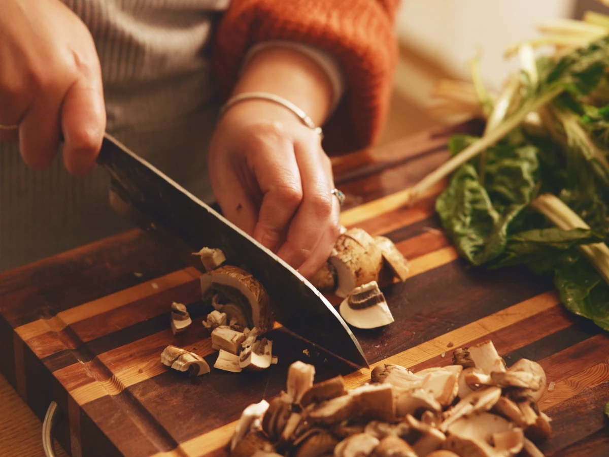 如何預防寄生蟲感染？生熟食物要分開，冰箱分層與砧板管理一次學會
