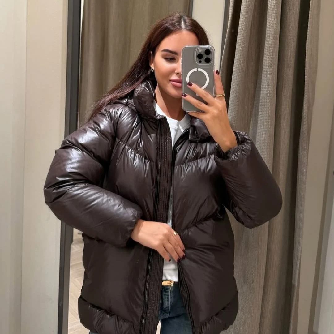 ZARA姊妹牌「羽絨外套」爆紅！蓬蓬設計意外很修身，百搭「排骨羽絨外套」別錯過