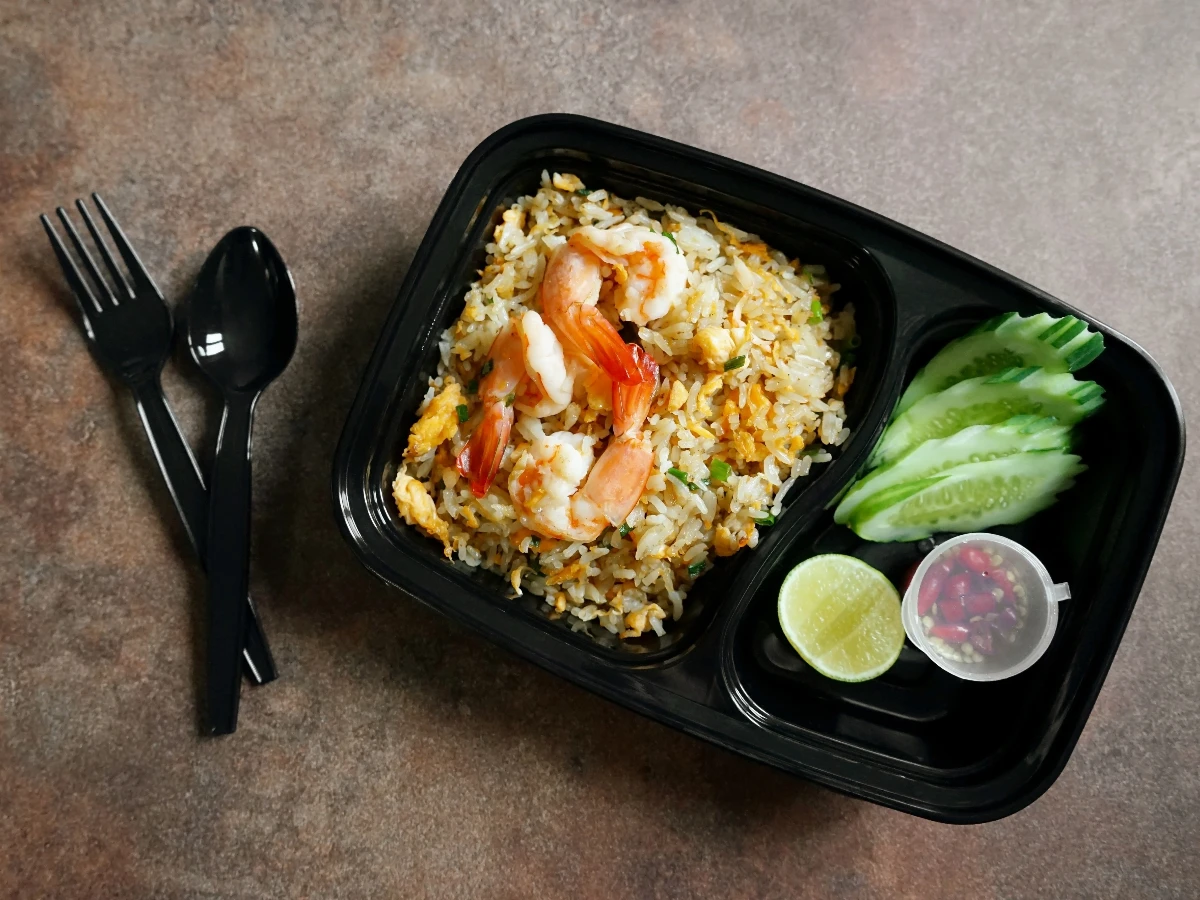 塑膠餐盒怎麼洗都油？洗碗精＋「這調味料」30秒去油，日本實測有效