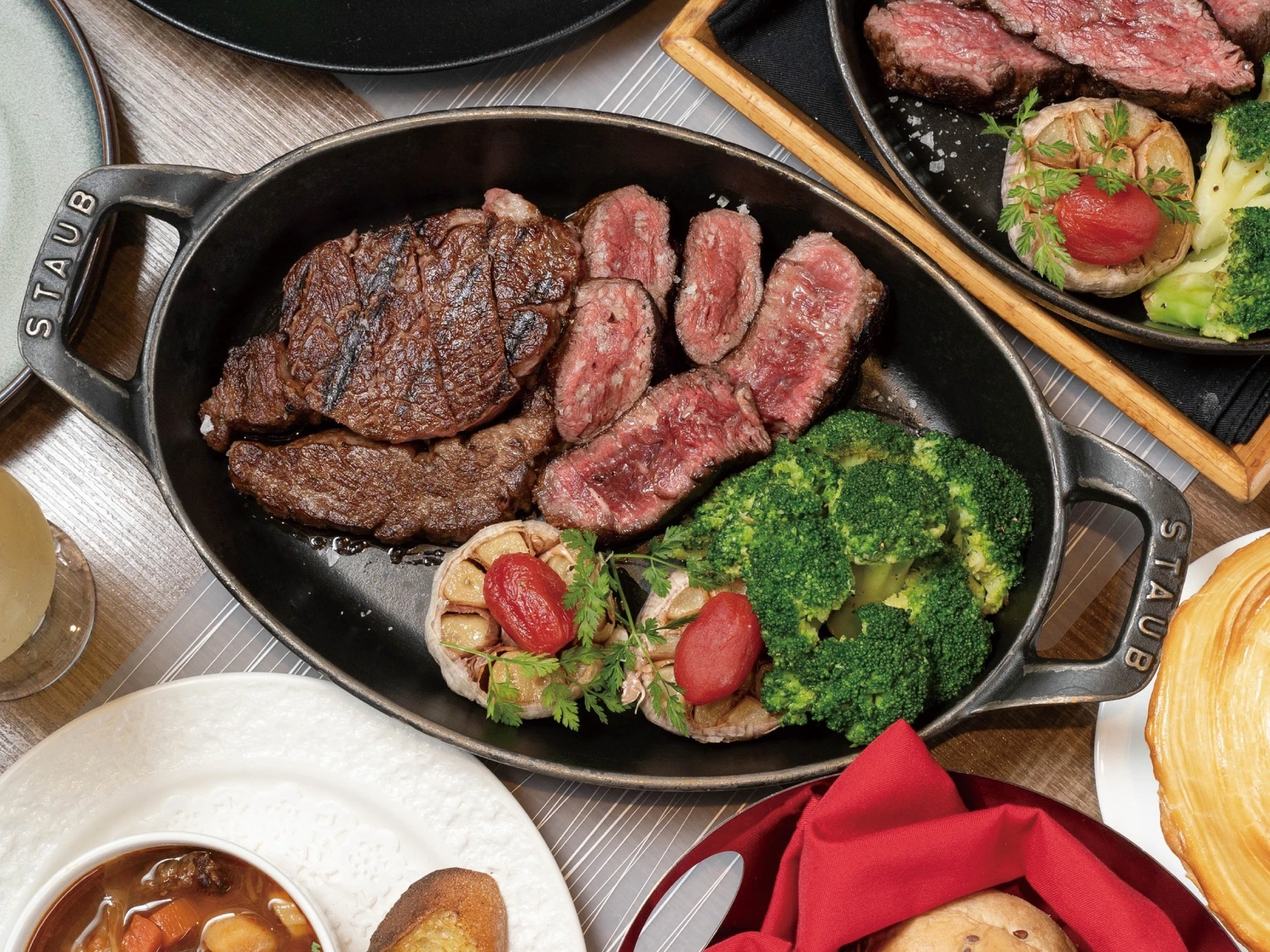 艾朋牛排餐酒館