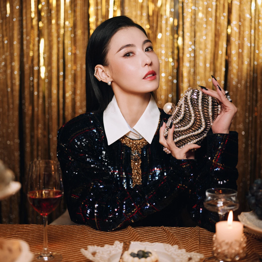 張柏芝第3胎兒子正面照疑曝光！生父身分藏8年，網瘋傳竟與前公公謝賢有關