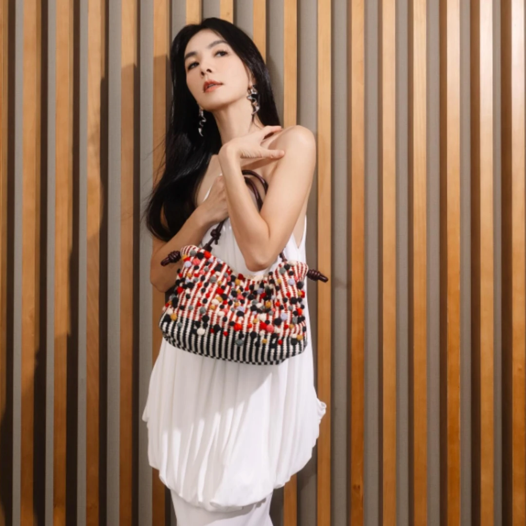 44歲沒有瘦到脫相！Ella辣秀「真空收腹」震驚全場，網友跟練1個月瘦3kg、腰圍小一圈