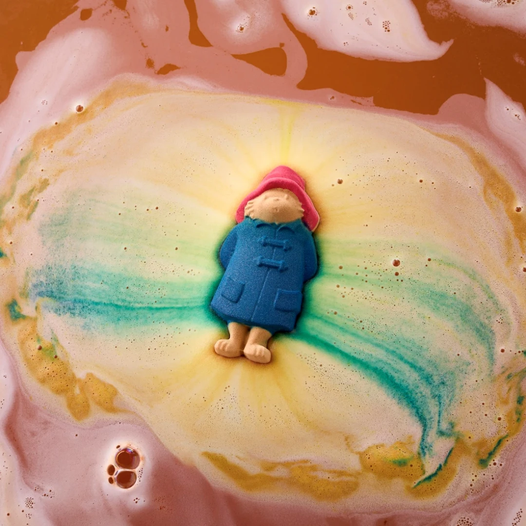 2026美妝活動＆聯名太狂！粉紅列車快閃爆紅，大耳狗潔顏乳、柏靈頓熊香氛萌到必收