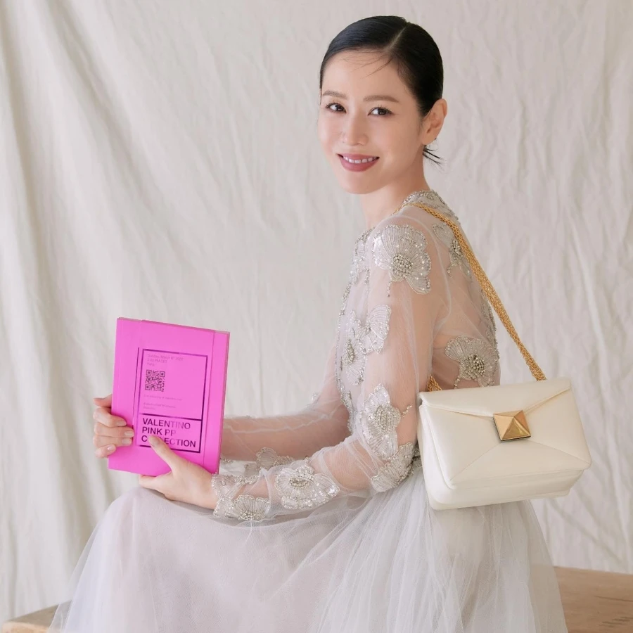 Photo shared by 손예진 on March 05, 2022 tagging @maisonvalentino. _2_