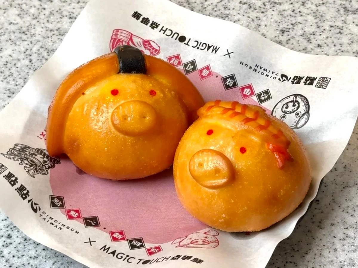 圖三：點點心招牌必吃的「豬仔流沙包」驚喜變身，可愛小豬戴上鮮蝦與玉子燒造型頭套，外層炸至金黃酥脆，此款於点爭鮮販售。