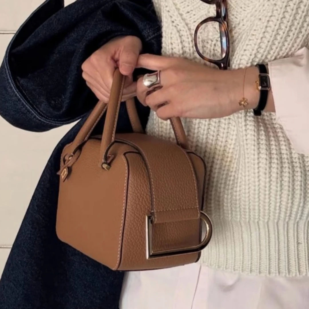 Threads上爆紅、日本都缺貨！比利時愛馬仕「枕頭包」網狂推：小能裝，歐洲防盜包首選