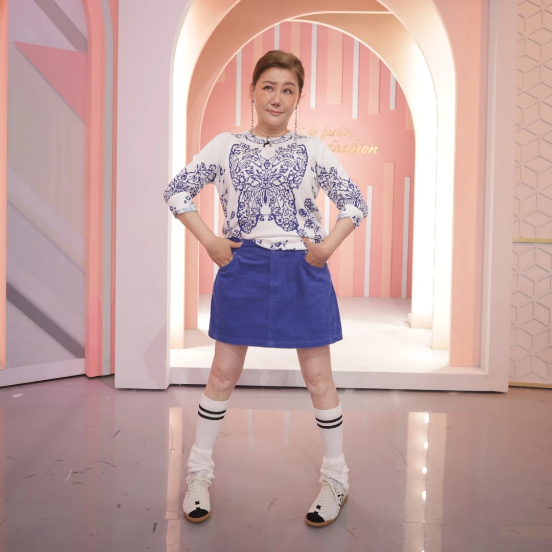 藍心湄小白鞋不藏了！香奈兒厚底小白鞋、RV閃鑽，穿寬褲「偷增高」都靠這雙