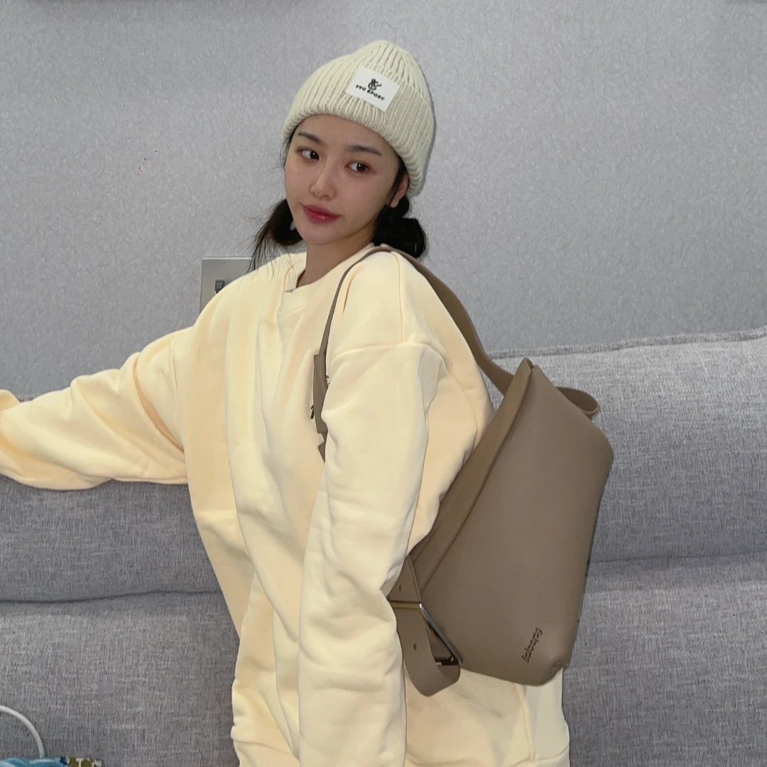 趙露思、《琢玉》孔雪兒都揹！香港輕奢牌推「愛馬仕平替包」，鬆弛托特包太美