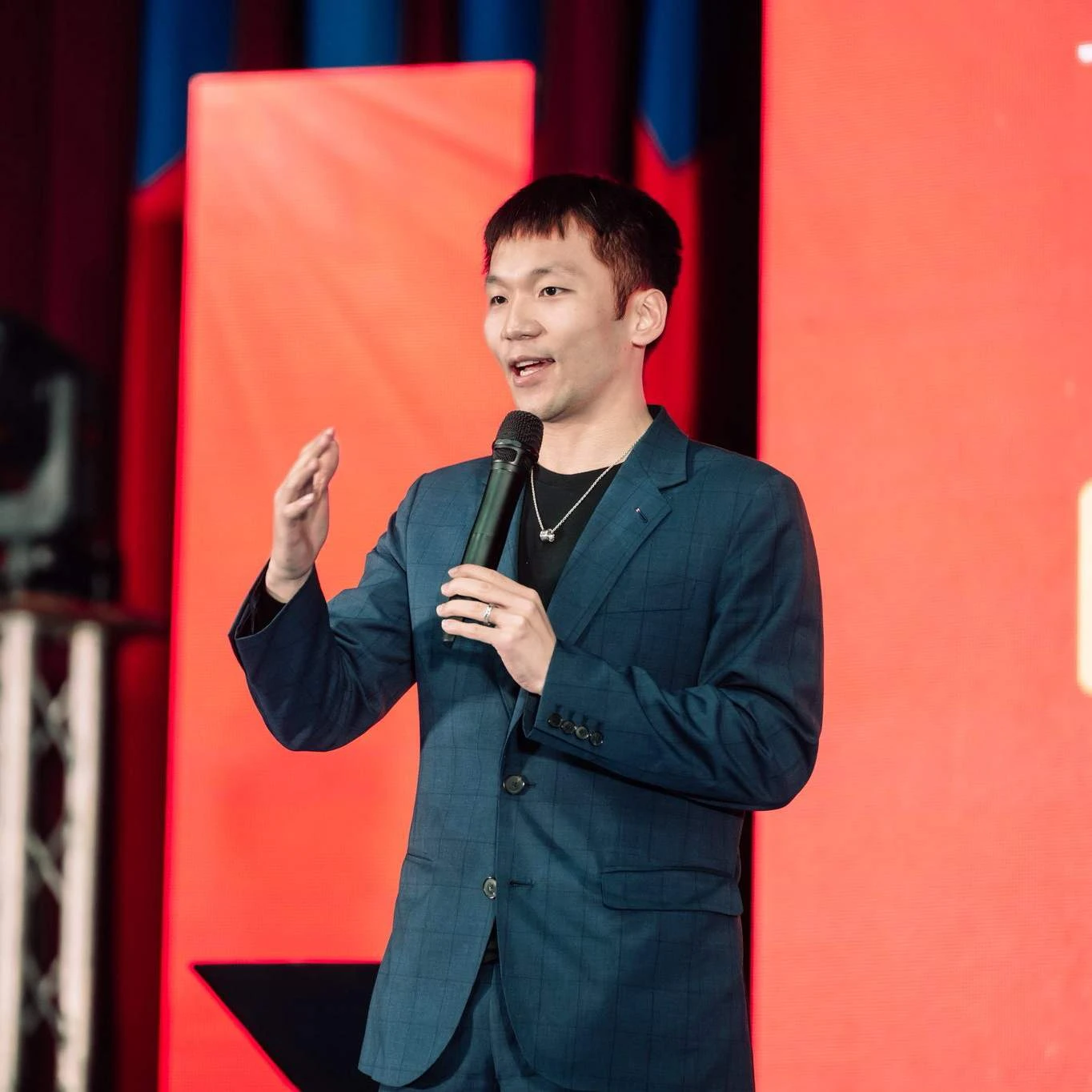 李洋「奧運加碼獎金1千萬」全捐出！睽違1年「麟洋配」再合體，秀金牌式殺球