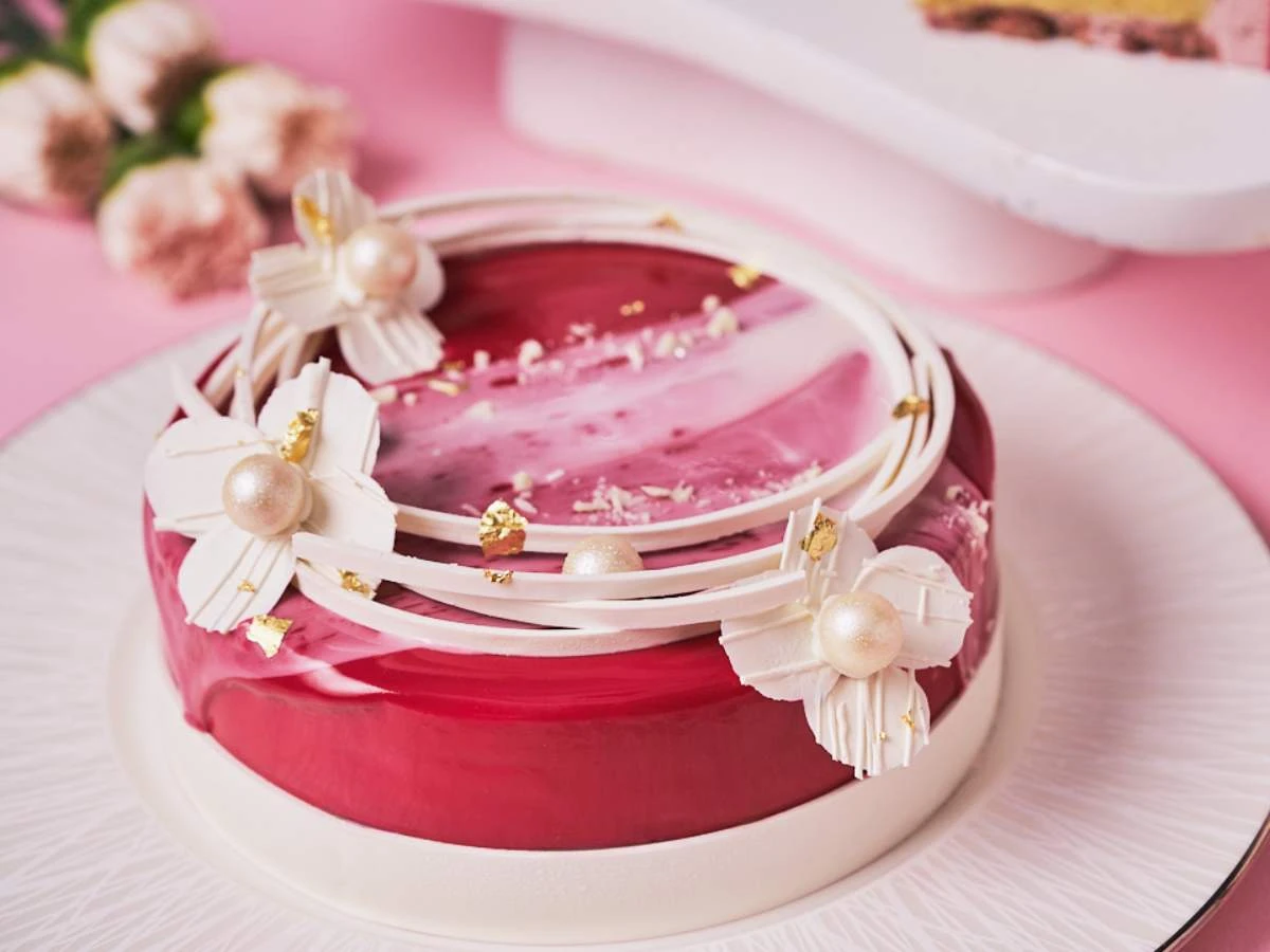 台北士林萬麗酒店推出母親節限定蛋糕「莓果花園」與「芋香花語」