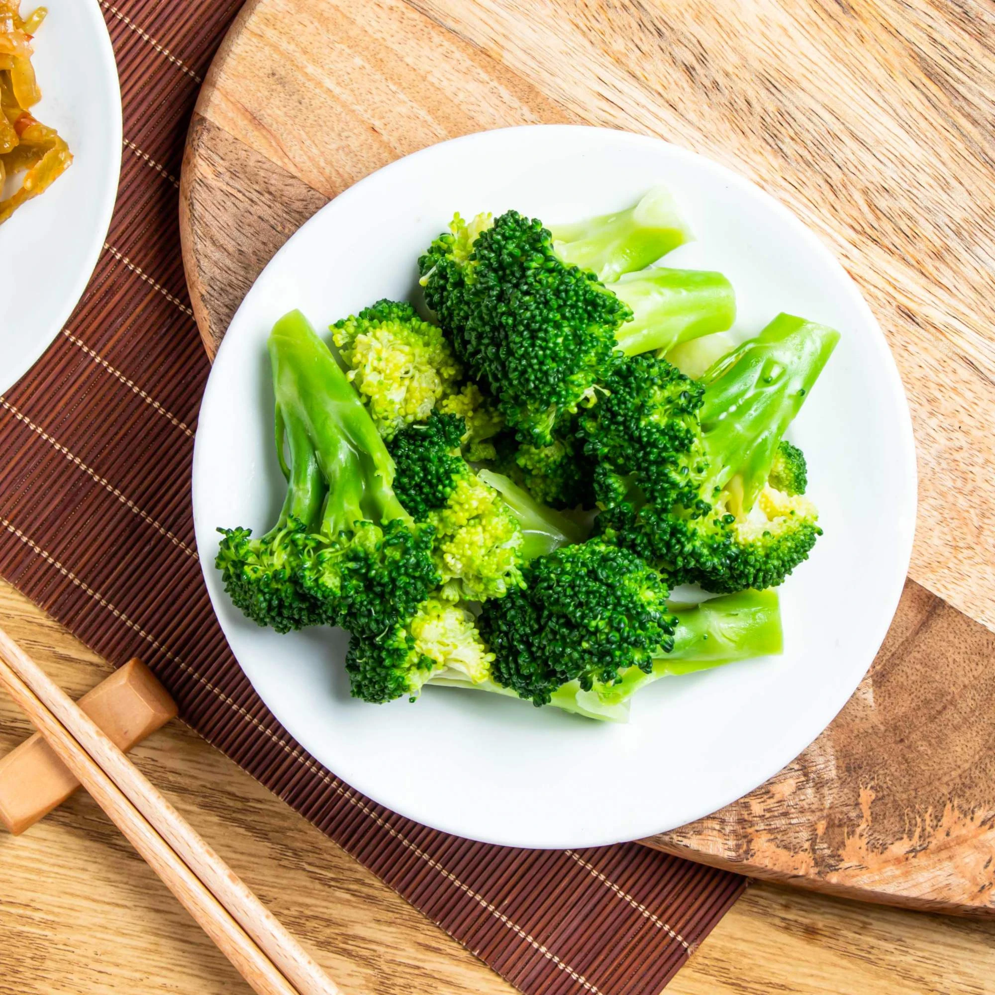 花椰菜怎麼洗才乾淨？專家教「整朵倒扣」洗掉蟲卵！2種保存秘訣放一週也青翠不變黃