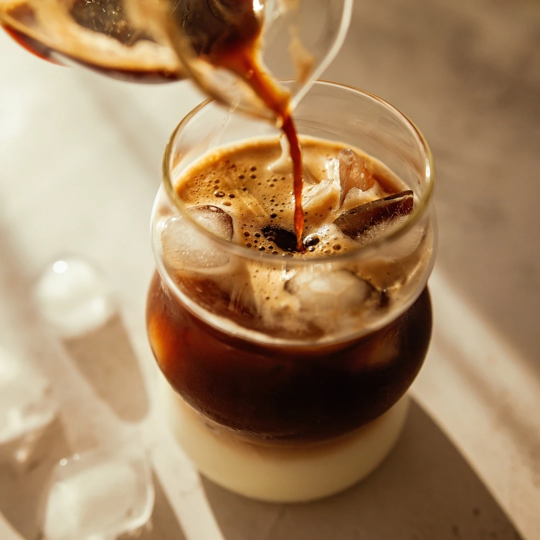 減肥喝黑咖啡、無糖茶恐傷腎？營養師警告：「1危險喝法」小心讓尿液變濃湯