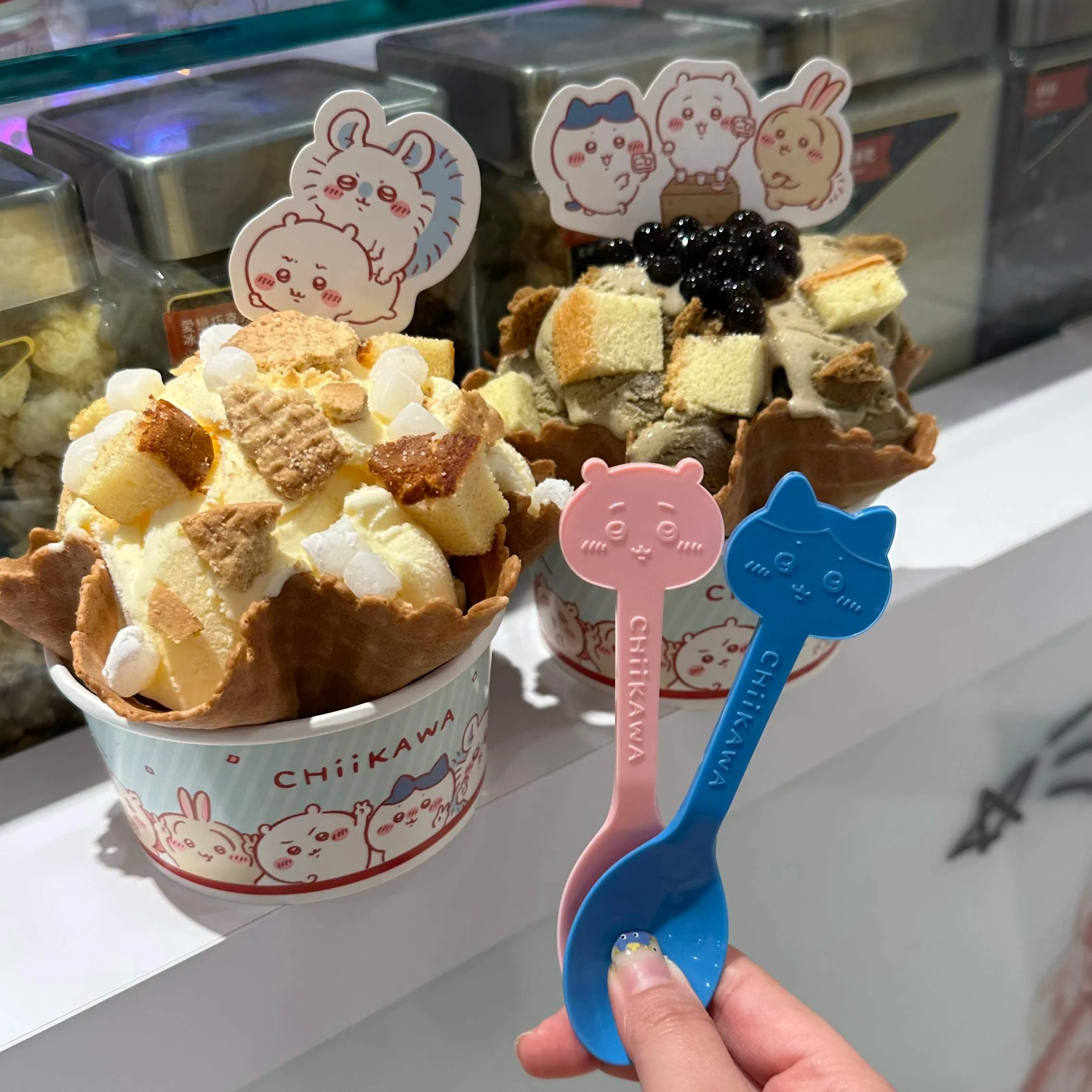 COLD STONE吉伊卡哇聯名登場！限量徽章、造型湯匙入手方法，Venchi推阜杭豆漿冰淇淋