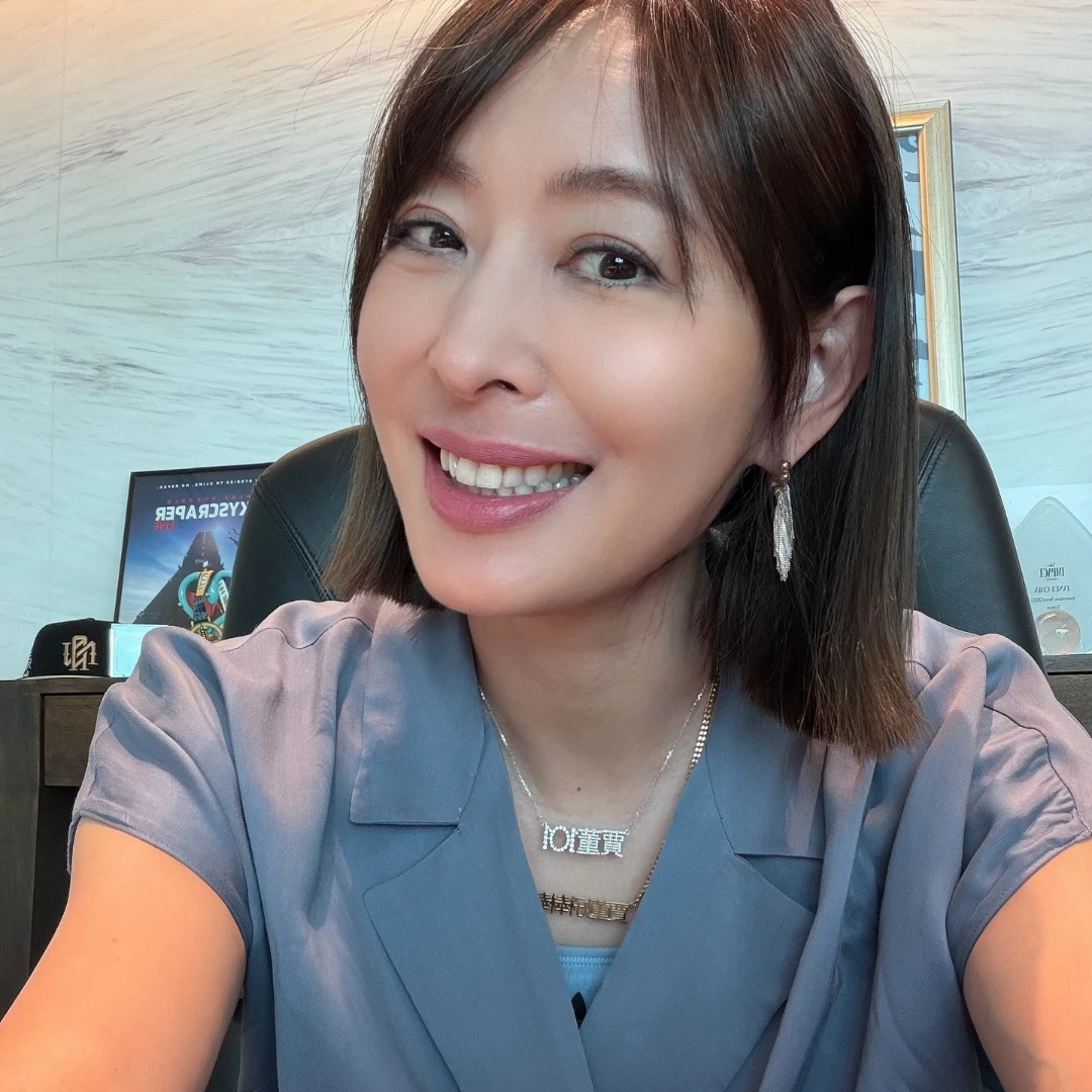 賈永婕「101賈董項鍊」超閃！漂亮女生都開始戴姓名項鍊，Jennie訂製鍊很平價